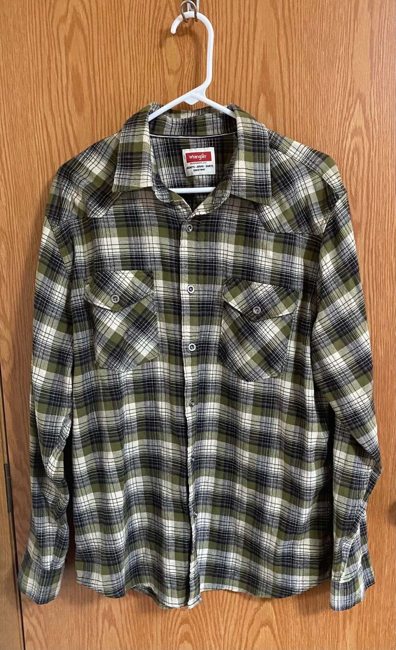 Wrangler Men's Long Sleeve Green Beige Plaid Button Up Flannel Shirt Size L